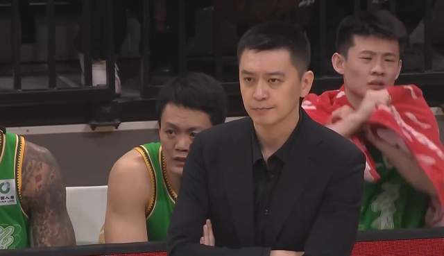 输宿敌30分输黑马16分！四冠王形势岌岌可危，杨鸣离下课还远吗？